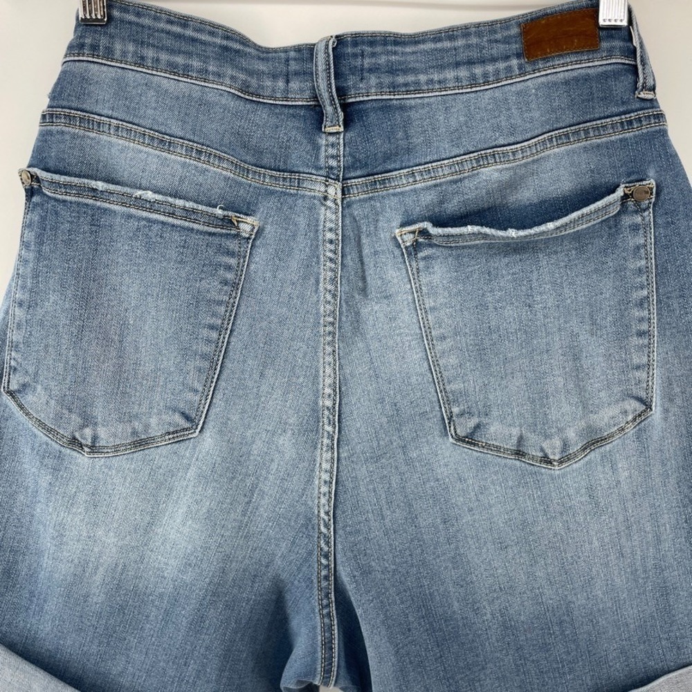 Judy Blue  Cuffed Denim Shorts Medium Wash 2XL Plus Size Distressed - Picture 13 of 13